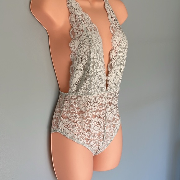 Comin’in HAHt Lace bodysuit - SZ S - something blue - NWT - Picture 2 of 13
